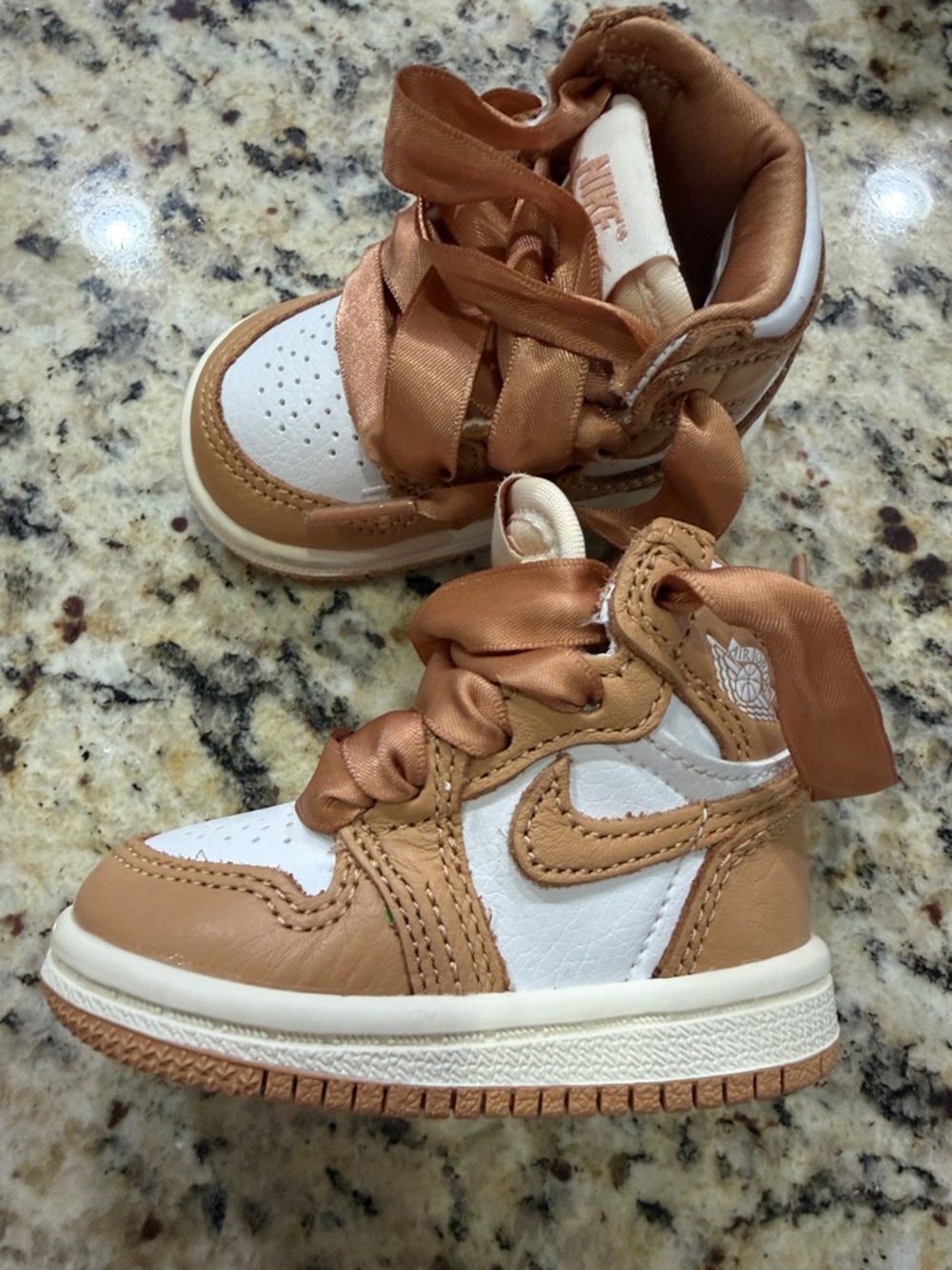 Air Jordan retro one high OG praline baby/toddler size 2C